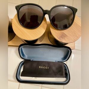NWOT GUCCI Solar black round frame Sunglasses GG0261SA Black